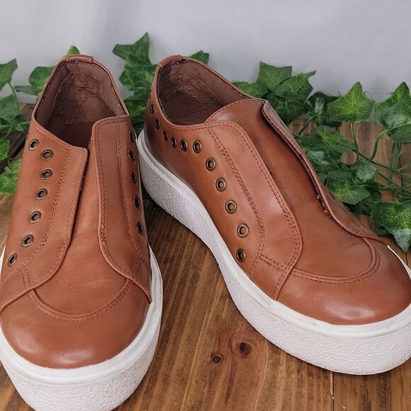 Coconuts By Matisse. Women's Brown Slip-On Sneakers. Size 8. - Picture 2 of 9